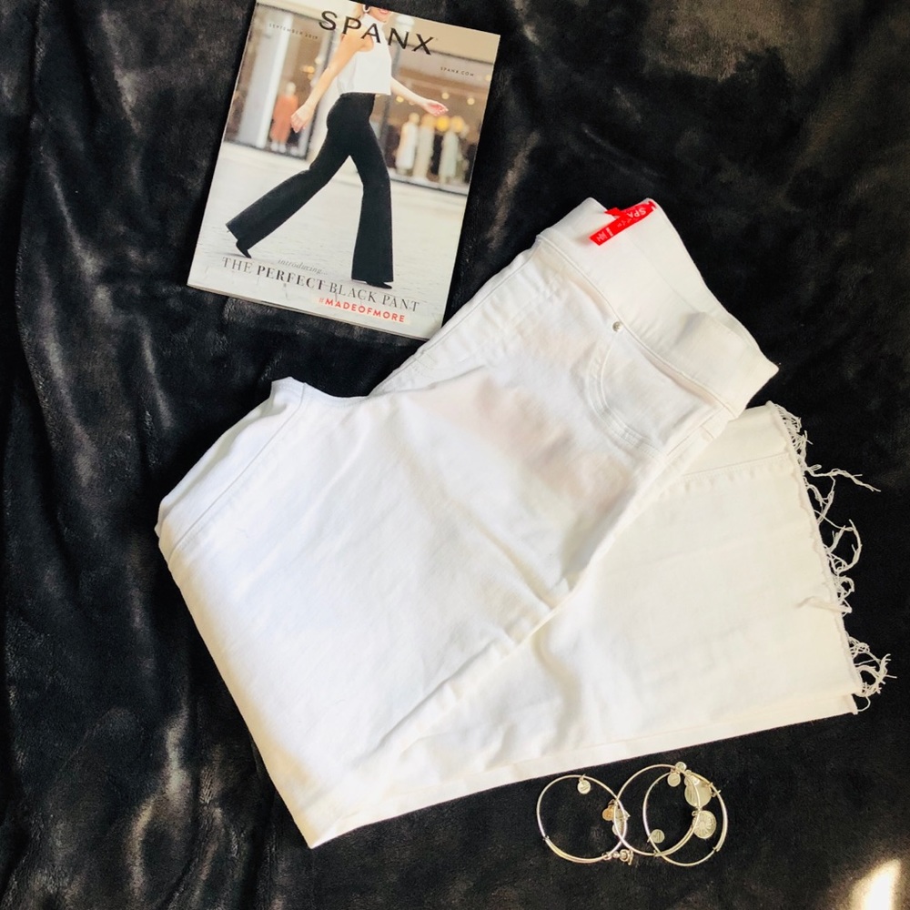 ⚡️SPANX White Cropped Flare Jeans⚡️